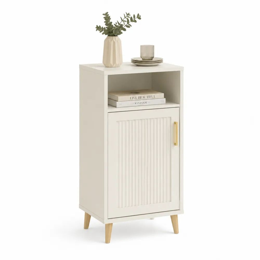 Buffet étroit en bois blanc cassé à 1 porte rainurée et niche ouverte, pieds en bois clair, poignée en métal doré, 40 × 30 × 80 cm